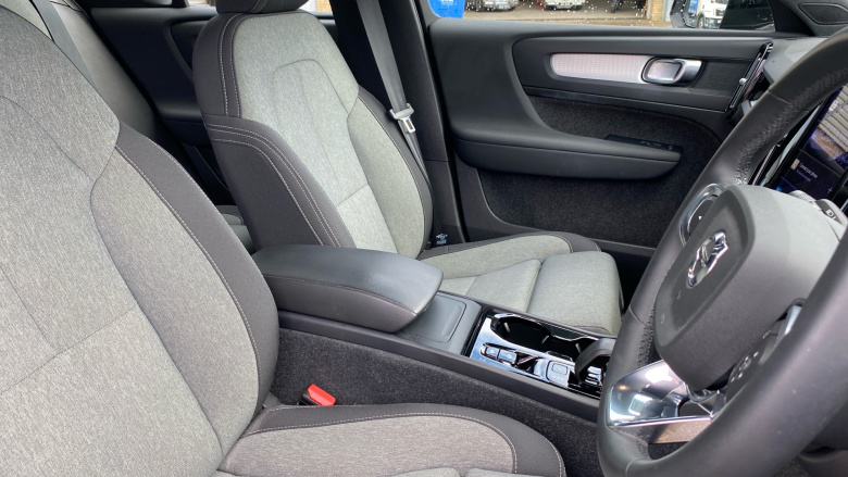 Volvo XC40 2.0 B3P Plus Dark 5dr Auto Petrol Estate